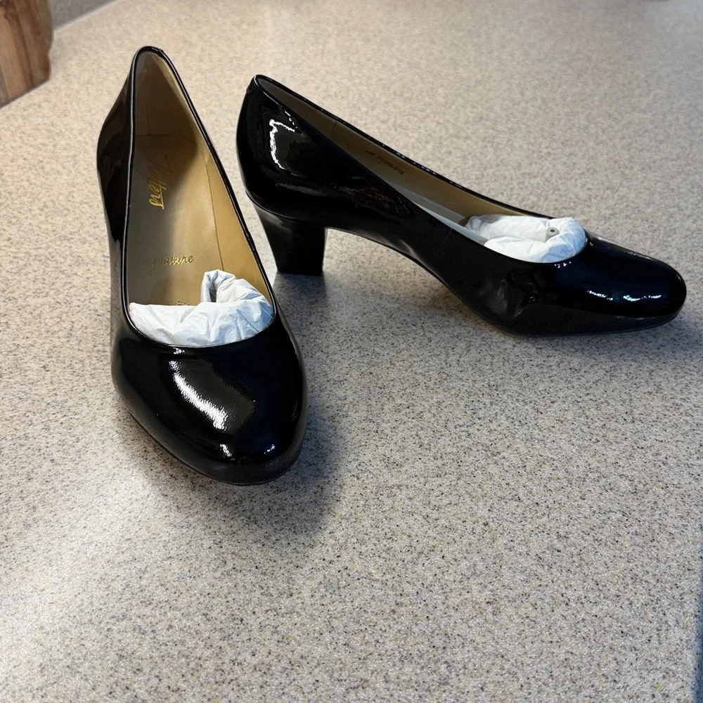 Elegant Black Women's Pumps by Trotters Leather 8 wide new
